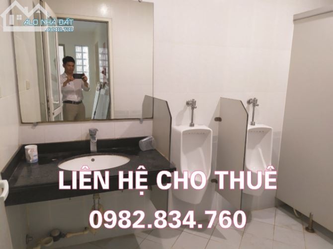 Cho thuê văn phòng chuyên nghiệp giá rất rẻ, nhà đẹp tại Duy Tân,dt: 135m2 giá 200k/m2/th - 3