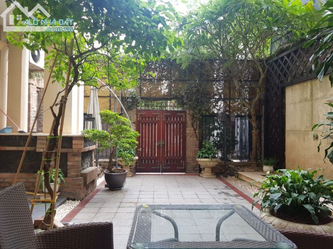 BIỆT THỰ 600M2 QUẢNG KHÁNH, TÂY HỒ - 5 TẦNG, MT 15M - BỂ BƠI, SÂN VƯỜN - GIÁ 235 TỶ