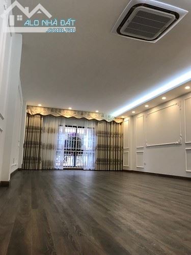 Bán nhà phân lô Hoàng Cầu - mặt tiền khủng - kinh doanh đỉnh. - 2