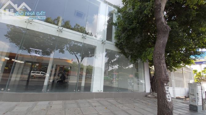 Cho thuê nhà 307 Nguyễn Văn Trỗi, 18x19, giá 150 triệu
