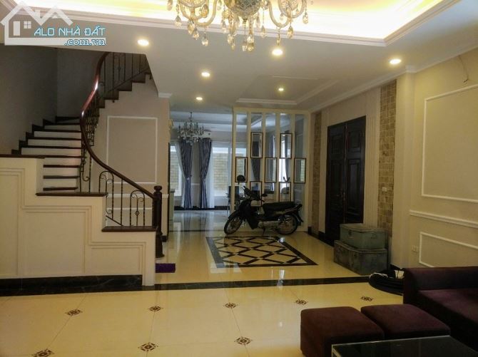 Bán nhà 5 tầng phố Pháo Đài Láng, Nội thất Gỗ Lim, Ô tô đỗ cách nhà 15m, giá 4,3 tỷ - 1