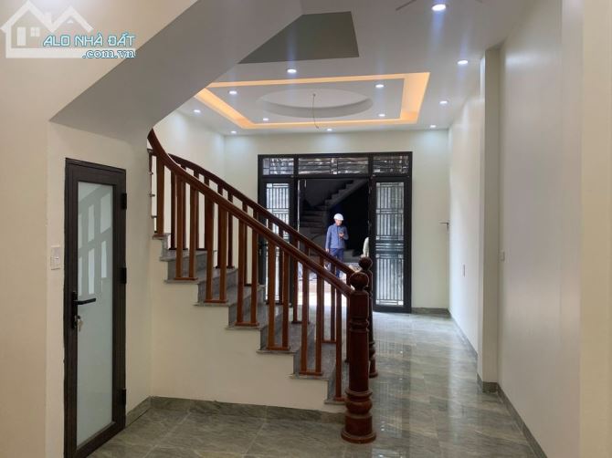 Cần bán gấp nhà 4 tầng Ô tô đỗ cửa phố Phạm Ngọc Thạch 50m2 Mt 4m giá 8 tỷ 100tr