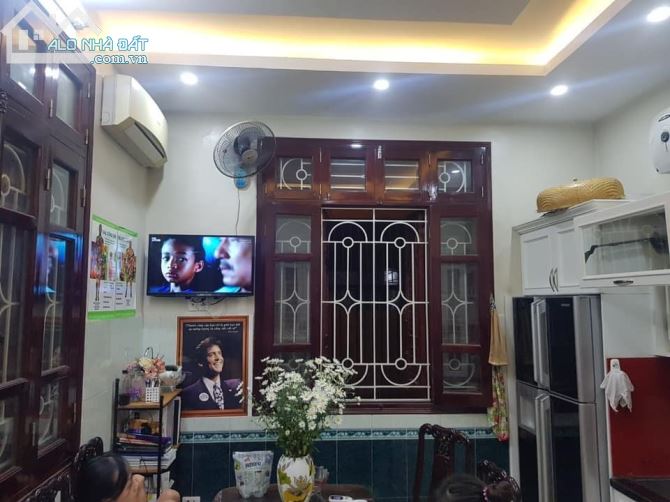 Cần bán gấp nhà 4 tầng Ô tô đỗ cửa phố Phạm Ngọc Thạch 50m2 Mt 4m giá 8 tỷ 100tr - 2