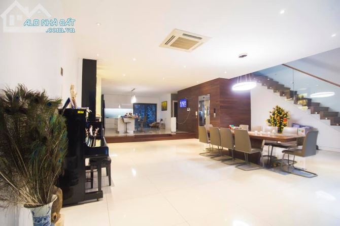 HẺM 8M , Tân Bình, Khu Vip sân bay, hiếm nhà bán , 60m2,11 tỷ