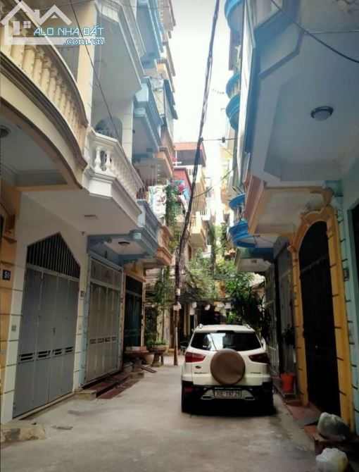 Bán Gấp nhà Đường Giải Phóng, Gần Bx Giáp Bát 45m x5 tầng Ô tô đỗ cửa, giá 5.2 tỷ