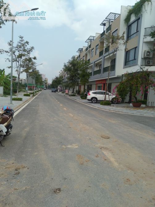 bán căn shophouse mặt phan huy chú thuộc hub DT 110m2,MT 5M, Hướng TB,giá 19 tỷ