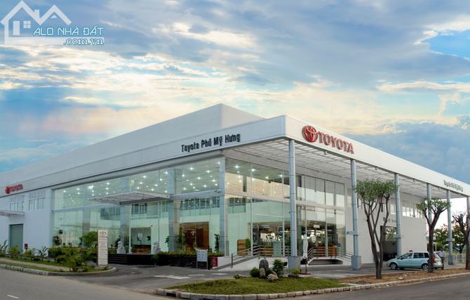 Cho thuê 10.000m2 mặt phố quận cầu giấy, làm showroom, mặt tiền 300m.