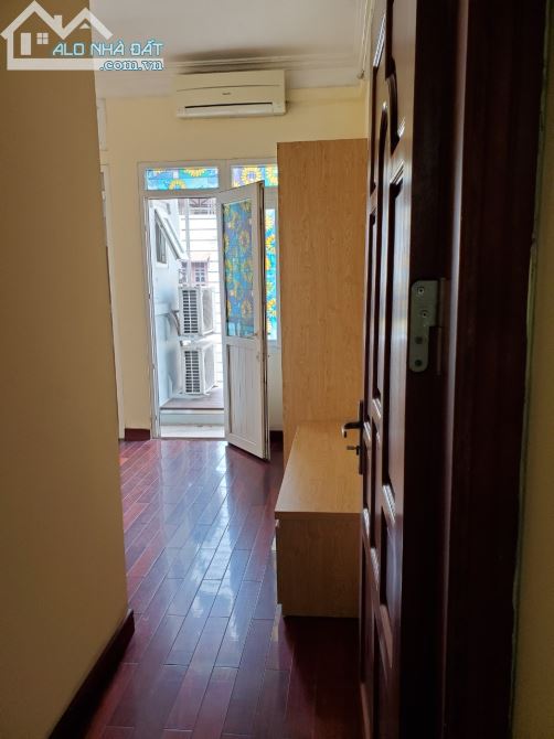 Cho thuê căn hộ chung cư ngõ phố Hàm Long, Hoàn Kiếm, 70m2 2 p ngủ