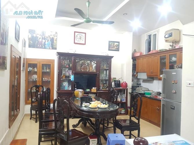 Bán Nhà đường Láng Hạ 33m2 x5 tầng, Ô tô cách nhà 20m, Ngõ thông, Giá 3,8 tỷ