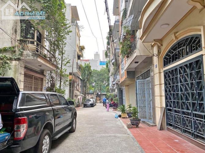 Bán nhà khu phân lô 5 tầng ô tô đỗ cửa phố Hoàng Ngân, Dt 56m2 x5 tầng giá 7,6 tỷ