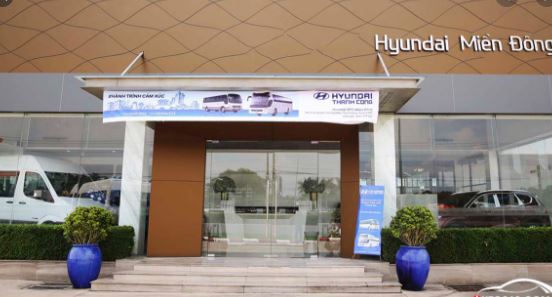 Cho thuê showroom góc 2 mặt tiền Song Hành, Phường An Phú, DT:25x18m, giá 290trd HOT!