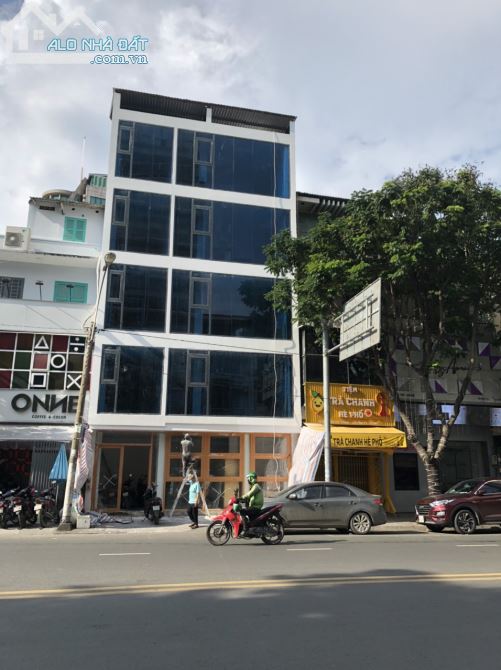 Cho thuê toà nhà 8.5x10, 4 lầu tại Nguyễn Cư Trinh,q1