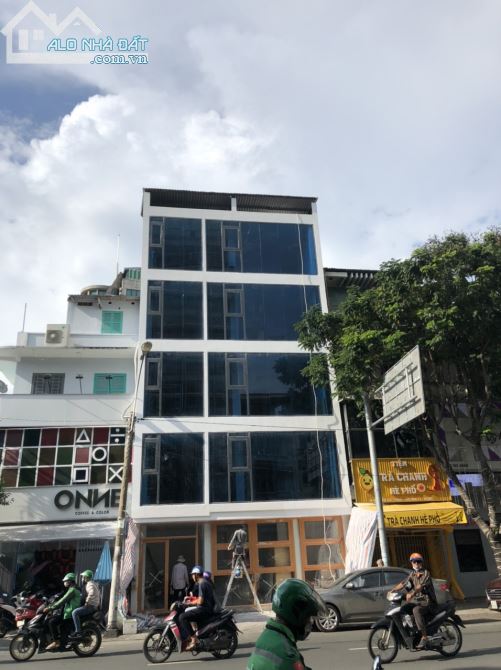 Cho thuê toà nhà 8.5x10, 4 lầu tại Nguyễn Cư Trinh,q1 - 2