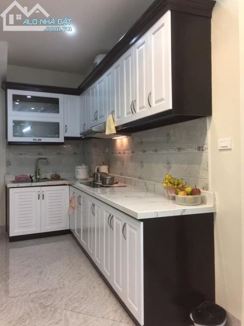 Nhà 5 tầng 4 phòng ngủ ngõ nông, thẳng Nguyễn Phúc Lai, giá chỉ 3 tỷ 300tr - 3