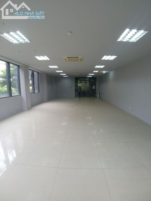 Siêu hot sàn văn phòng diện tích 35m2 giá 10tr tại mặt phố Chùa Láng