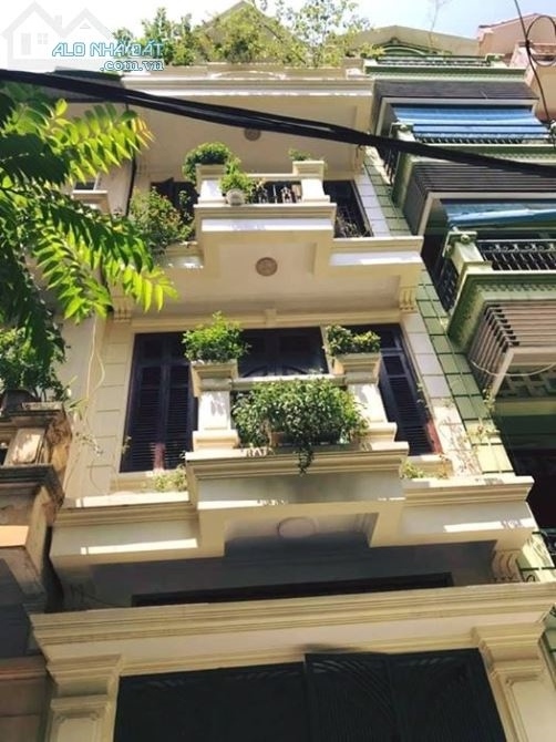 Bán nhà 4 tầng ô tô đỗ cửa phố Chùa Bộc,Dt 46m2 Mt 4m, giá 8,8 tỷ,
