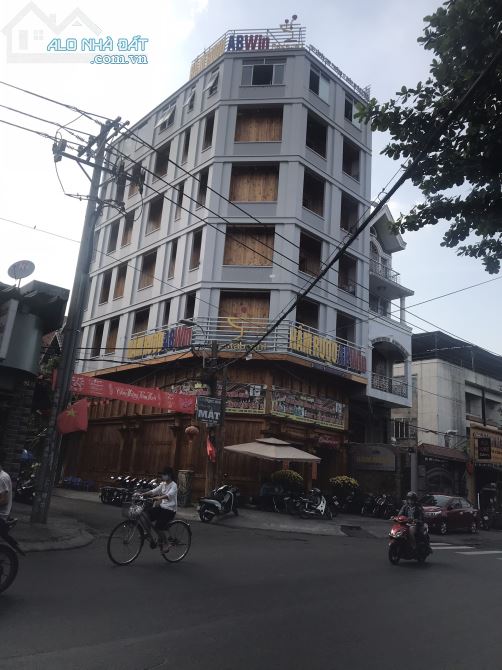 Cần tiền bán gấp MT  Phan Văn Trị ngay Nguyễn Thái Sơn cách Vincom 70m DT 14x30m 65 tỷ