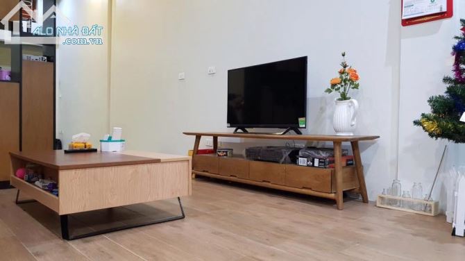 Bán nhà Hoàng Ngân thông sang Hoàng Đạo Thúy 5 tầng Mt 4m giá 4 tỷ 100tr - 2