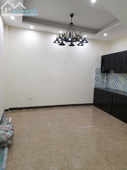 Bán nhà Hoàng Ngân thông sang Hoàng Đạo Thúy 5 tầng Mt 4m giá 4 tỷ 100tr - 3