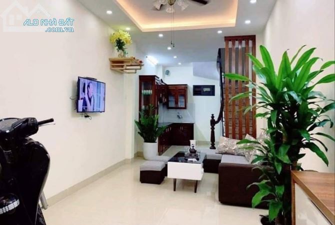 Bán nhà 4 tầng 40m2 phố Tây Sơn, Ô tô đỗ cửa giá 5 tỷ 900tr - 2