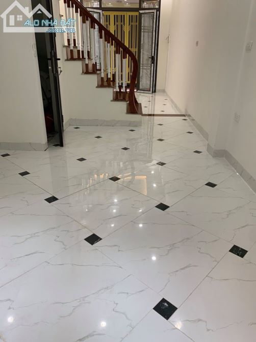 Bán nhà 5 tầng 3 phòng ngủ Dt 40m2 phố Chùa Bộc gía chỉ 3 tỷ 900tr - 1