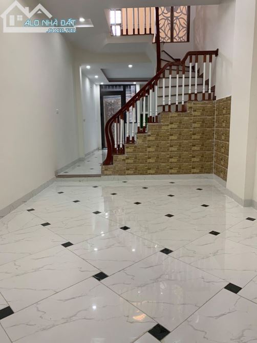 Bán nhà 5 tầng 3 phòng ngủ Dt 40m2 phố Chùa Bộc gía chỉ 3 tỷ 900tr - 3