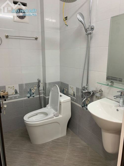 Bán nhà 5 tầng 3 phòng ngủ Dt 40m2 phố Chùa Bộc gía chỉ 3 tỷ 900tr - 4
