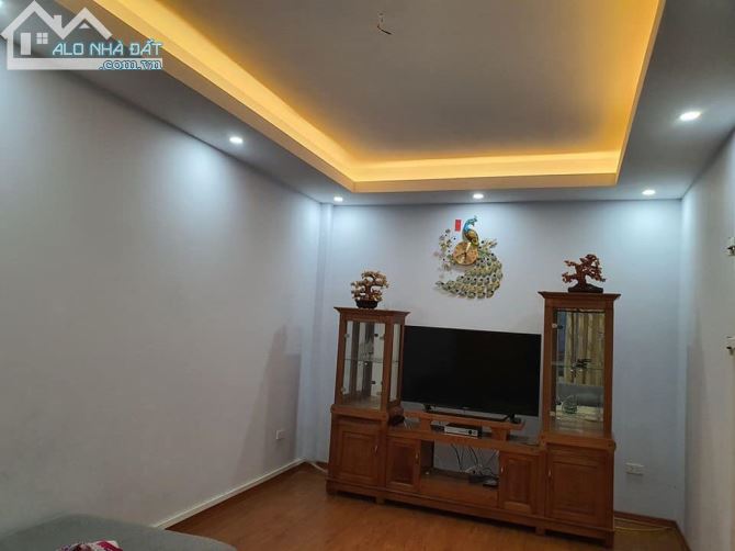 Bán nhà 4 tầng phố Hoàng Cầu Dt 35m2 gần ngã tư Ô chơ Dừa, giá 3 tỷ 600tr