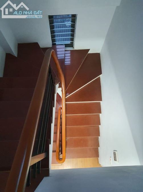 Bán nhà 4 tầng phố Hoàng Cầu Dt 35m2 gần ngã tư Ô chơ Dừa, giá 3 tỷ 600tr - 1