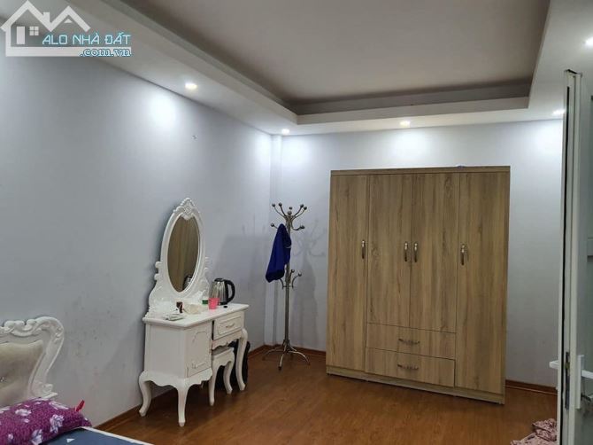 Bán nhà 4 tầng phố Hoàng Cầu Dt 35m2 gần ngã tư Ô chơ Dừa, giá 3 tỷ 600tr - 2