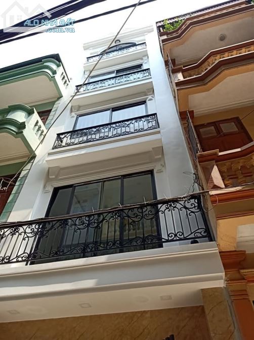 Bán nhà 6 tầng phố Vũ Thạnh, Đống Đa Dt 48m Mt 4,2m  Ô tô vào nhà, giá 8 tỷ