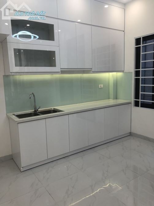 Bán nhà 4 tầng phố Tân Mai 1 nhà ra phố Ô tô đỗ cửa giá chỉ 3 tỷ 600tr