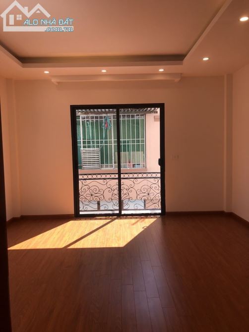 Bán nhà 4 tầng phố Tân Mai 1 nhà ra phố Ô tô đỗ cửa giá chỉ 3 tỷ 600tr - 1