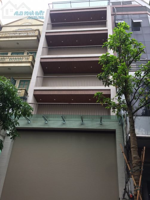 Cho thuê nhà LK Nguyễn Tuân - Thanh Xuân - HN, 100m2, 4T nổi, 1 hầm, nội thất cơ bản.