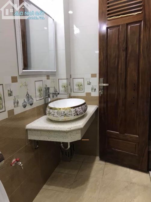 Cần bán gấp nhà MẶT PHỐ HOÀNG CẦU 86m2, 6T, MT 6m 15.5tỷ đường trước nhà rộng 10m - 2