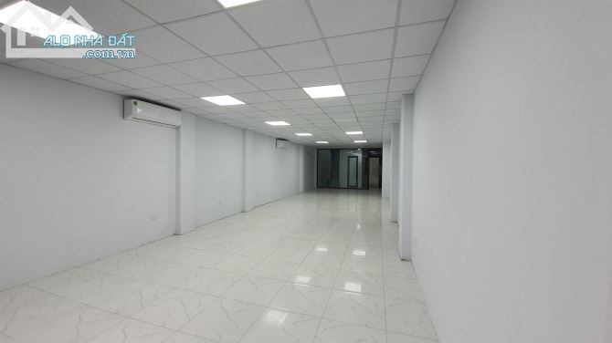 Cho thuê văn phòng 80m2 mặt phố Hoàng Văn Thái quận Thanh Xuân