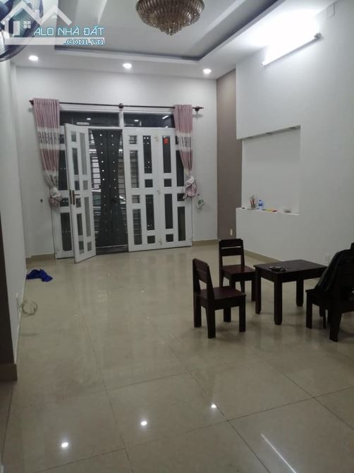 KHU VIP TÂN BÌNH - HẺM 8M - Ô TÔ VÀO NHÀ - CÁCH MẶT TIỀN 1 CĂN NHÀ