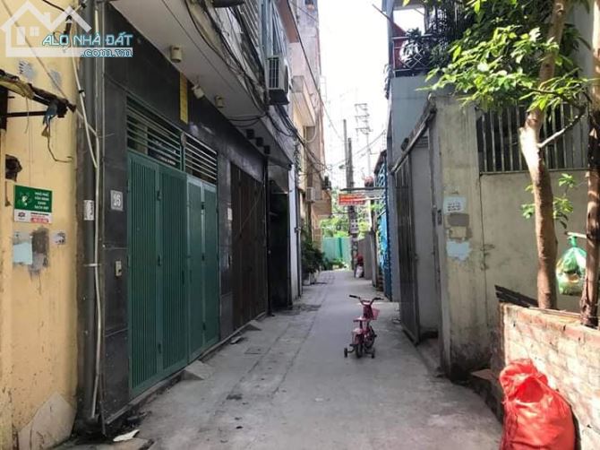 Bán nhà 4 tầng Dt 52m2 phố Trung Kính, cầu Giấy,, giá chỉ 4 tỷ 900tr
