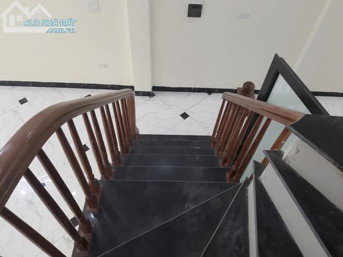 Bán nhà 4 tầng phố Hoàng Văn Thái Dt 56m Mt 4,5m giá chỉ 5 tỷ 800tr - 1