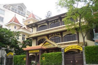 BÁN KHÁCH SẠN MẶT PHỐ XUÂN DIỆU, 136M2, 11M MẶT TIỀN. 35 TỶ