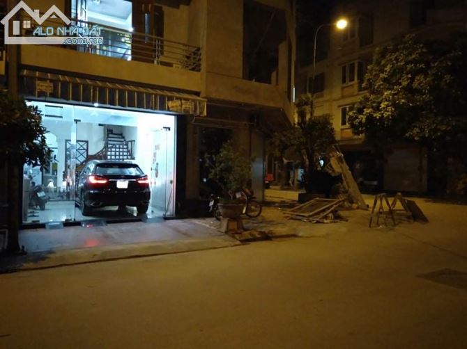 Nhỉnh 6 tỷ nhà 5 tầng phân lô ô tô kinh doanh khu Ngô Thì Nhậm Hà Đông