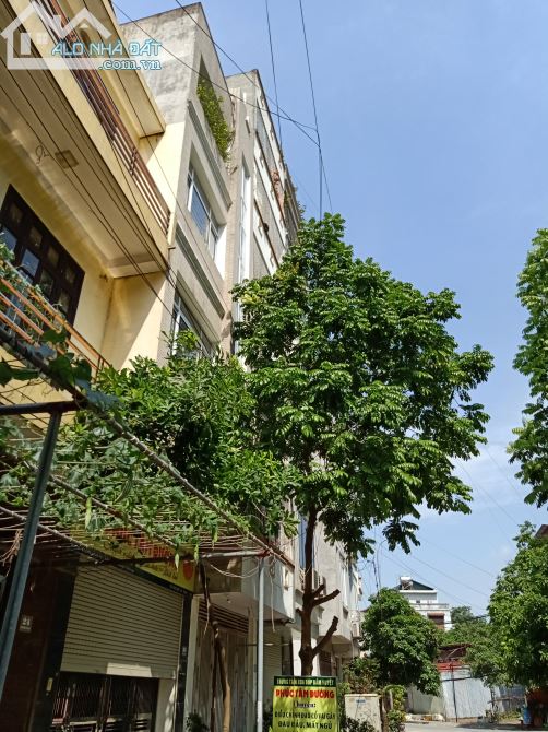 Chỉ 4.95 tỷ nhà 5 tầng khu phân lô ô tô Ngô Thì Nhậm kinh doanh sầm uất
