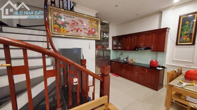 Bán nhà Chùa Bộc tập thể Thủy Lợi ngõ xe ba gác 36m2 x5 tầng gần phố 3,6 tỷ