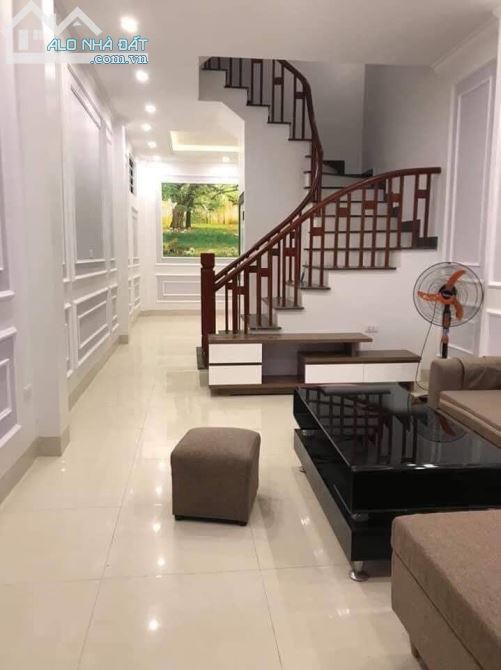 Bán nhà ngõ 15 phố Cảm Hội Dt 48m2 x 5tầng - giá.4 tỷ 700tr