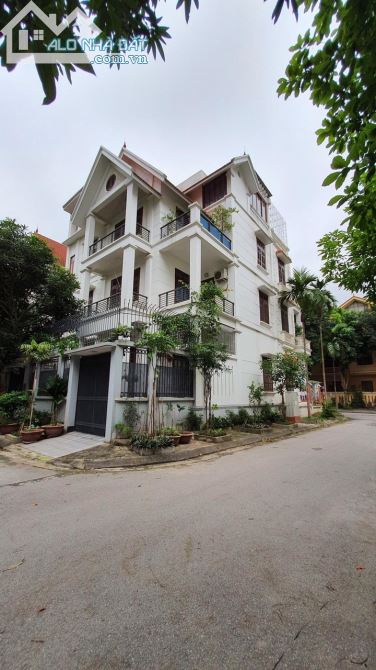 Bán siêu Biệt Thự Mỹ Đình II, Lưu Hữu Phước. 138 m2 x 4T x MT 12 m. Lô góc, Ô Tô, K/D, VP.