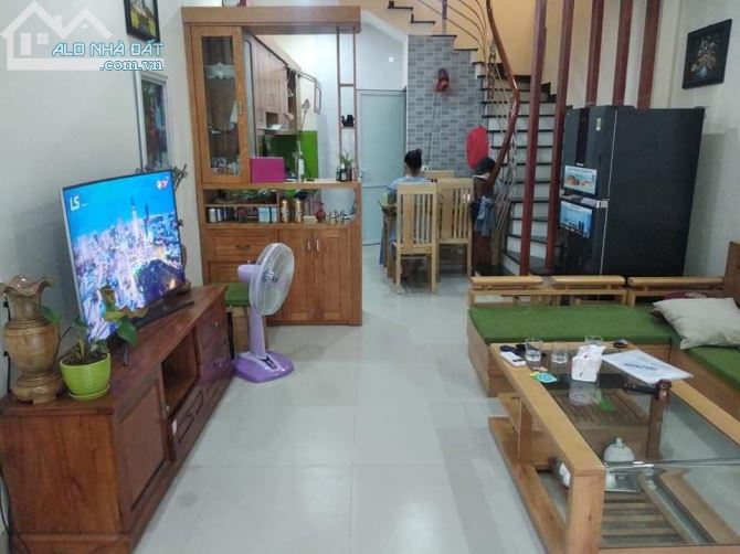 Nhà ở Văn Quán, Hà Đông, cách đg Trần Phú 100m, Ôtô đỗ cửa. DT38m2x5T, MT 4.2m Giá 4.05 tỉ