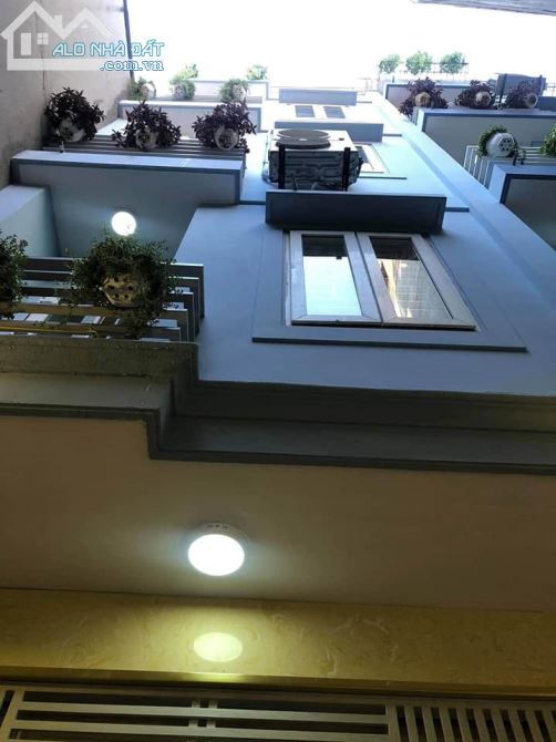 Bán nhà phân lô Ô tô đỗ cửa phố Hoàng Ngân, Dt 31m2 x4 tầng, giá 4 tỷ 950 triệu - 1