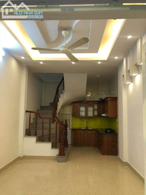 Bán nhà phân lô Ô tô đỗ cửa phố Hoàng Ngân, Dt 31m2 x4 tầng, giá 4 tỷ 950 triệu - 2
