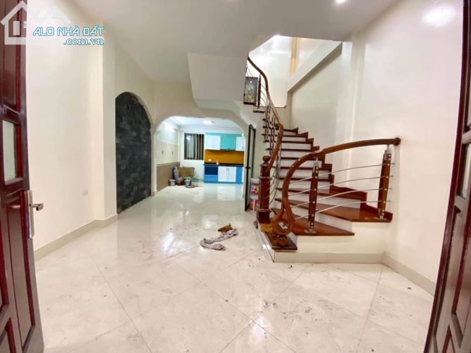 Bán nhà phân lô Ô tô đỗ cửa phố Nguyễn Thị Định, Dt 30m2 x4 tầng, giá 4 tỷ 900tr - 3