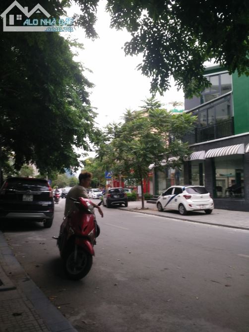 CẦN BÁN GẤP NHÀ MẶT ĐƯỜNG LỚN – KINH DOANH BẤT CHẤP – VỈA HÈ ĐÁ BÓNG,DT 110m2 MT 8.2m. - 4